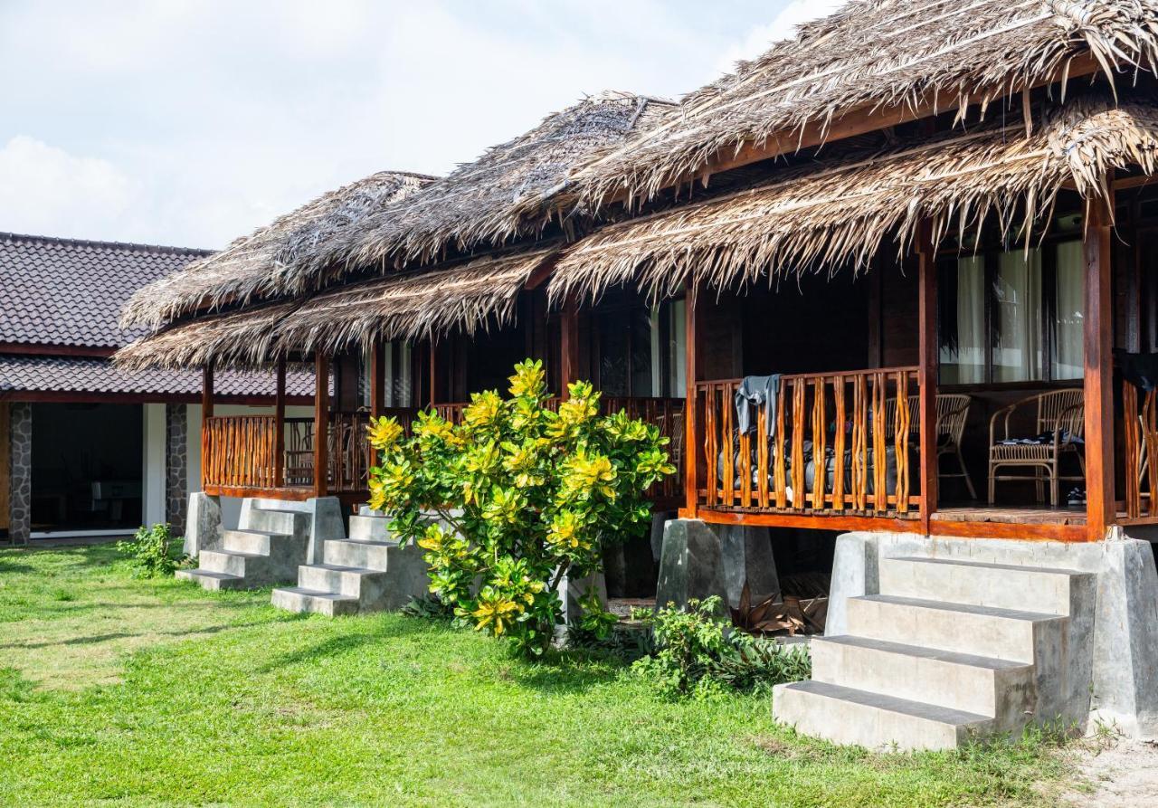 The Ujung Bocur Bungalows Krui 外观 照片